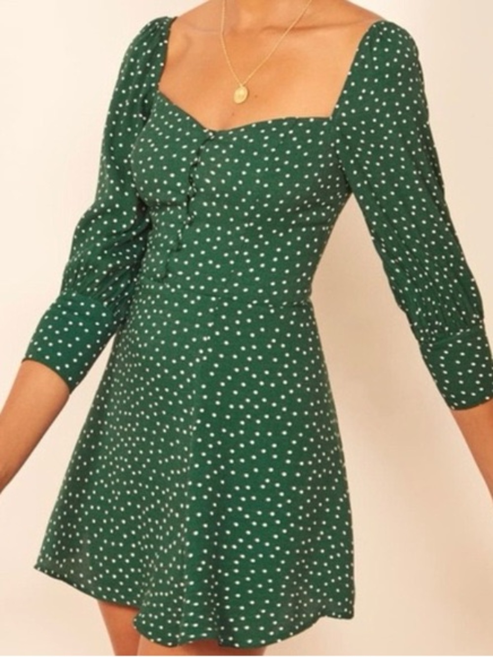 Reformation Beatrice Dress in
Rosemary sizing approximate